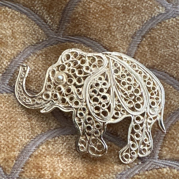 Filigree Elephant Animal Safari Brooch Die Cut Ornate Gold Tone Pearl Eye 0672 - Picture 7 of 10